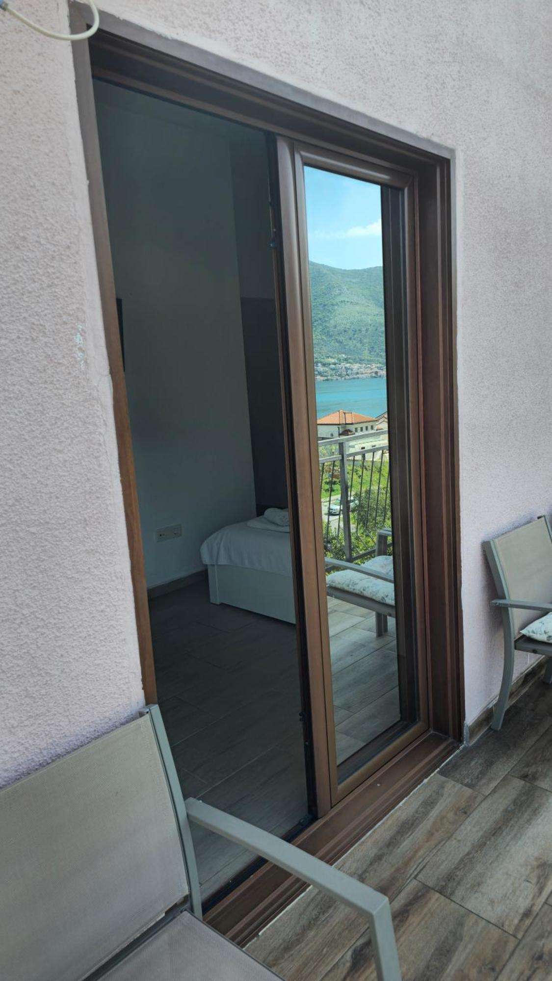 Modern Seaside Escape - Stunning Sea View - Private & Stylish Apartment Kotor Ngoại thất bức ảnh
