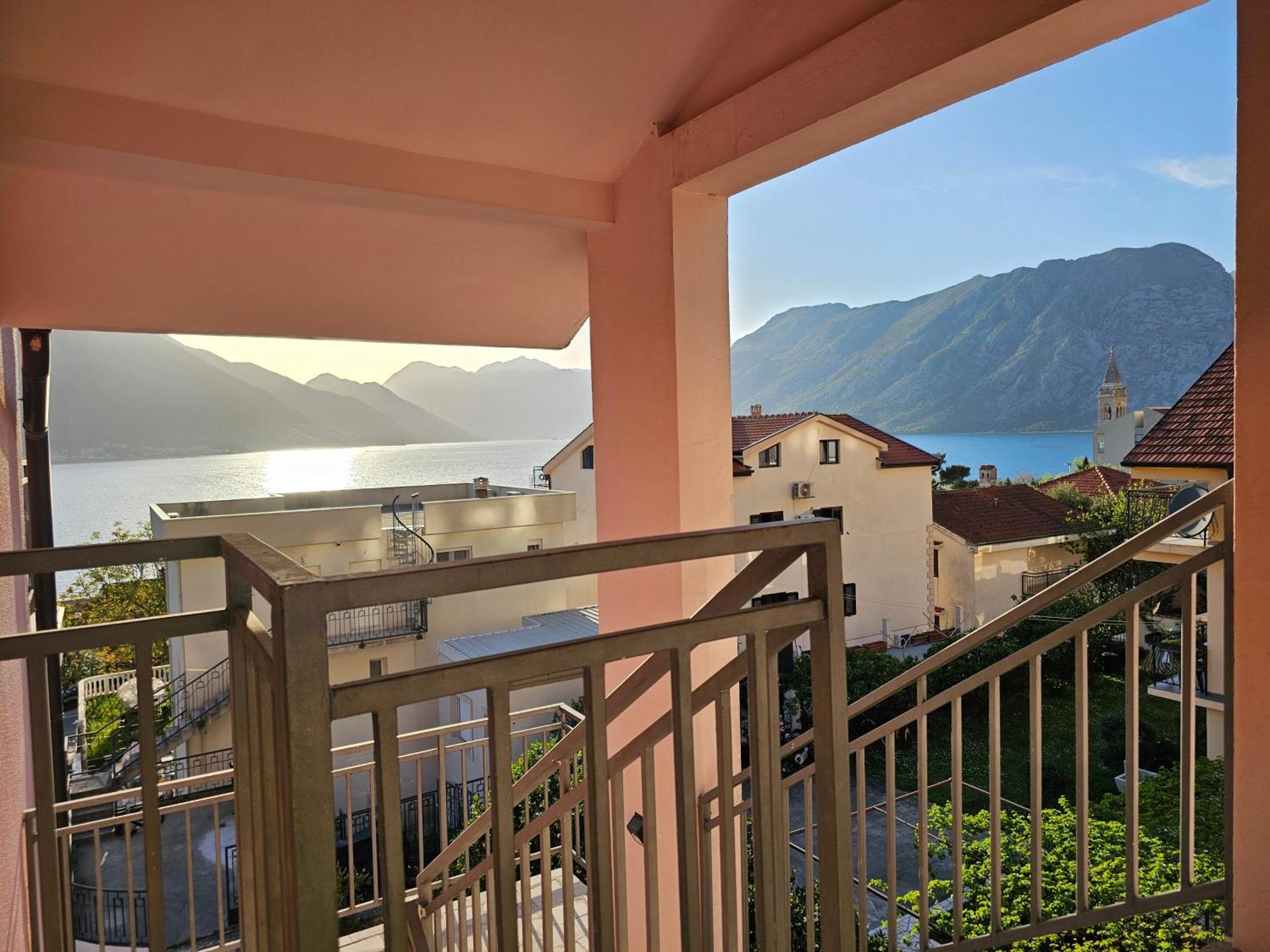 Modern Seaside Escape - Stunning Sea View - Private & Stylish Apartment Kotor Ngoại thất bức ảnh
