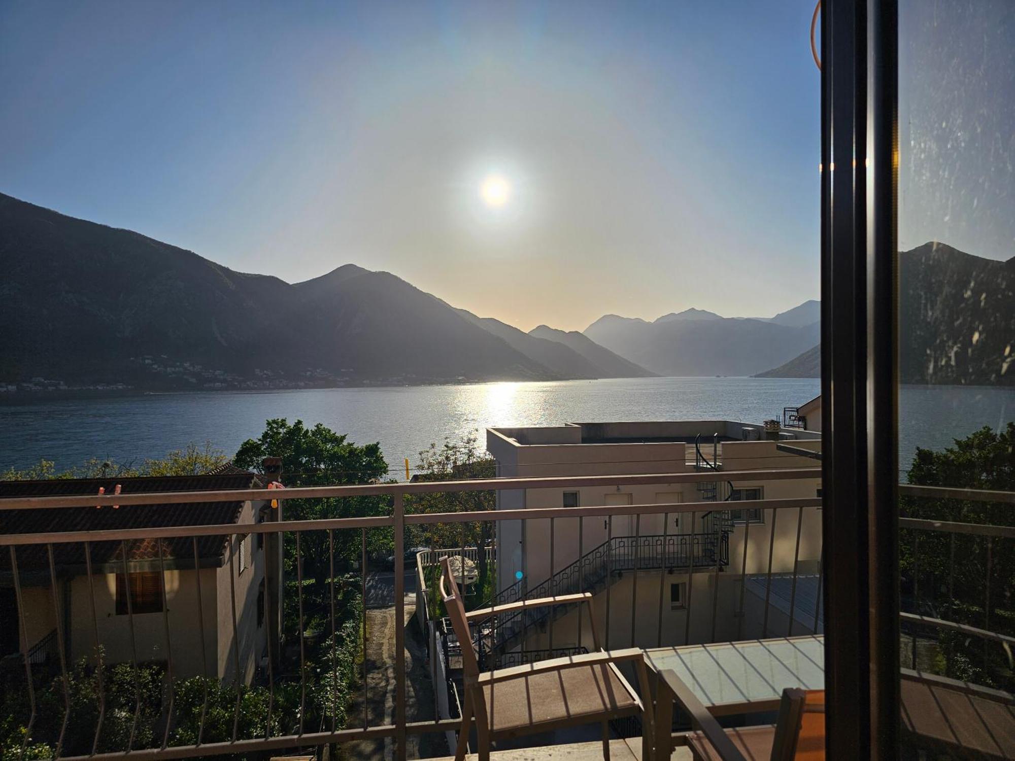 Modern Seaside Escape - Stunning Sea View - Private & Stylish Apartment Kotor Ngoại thất bức ảnh