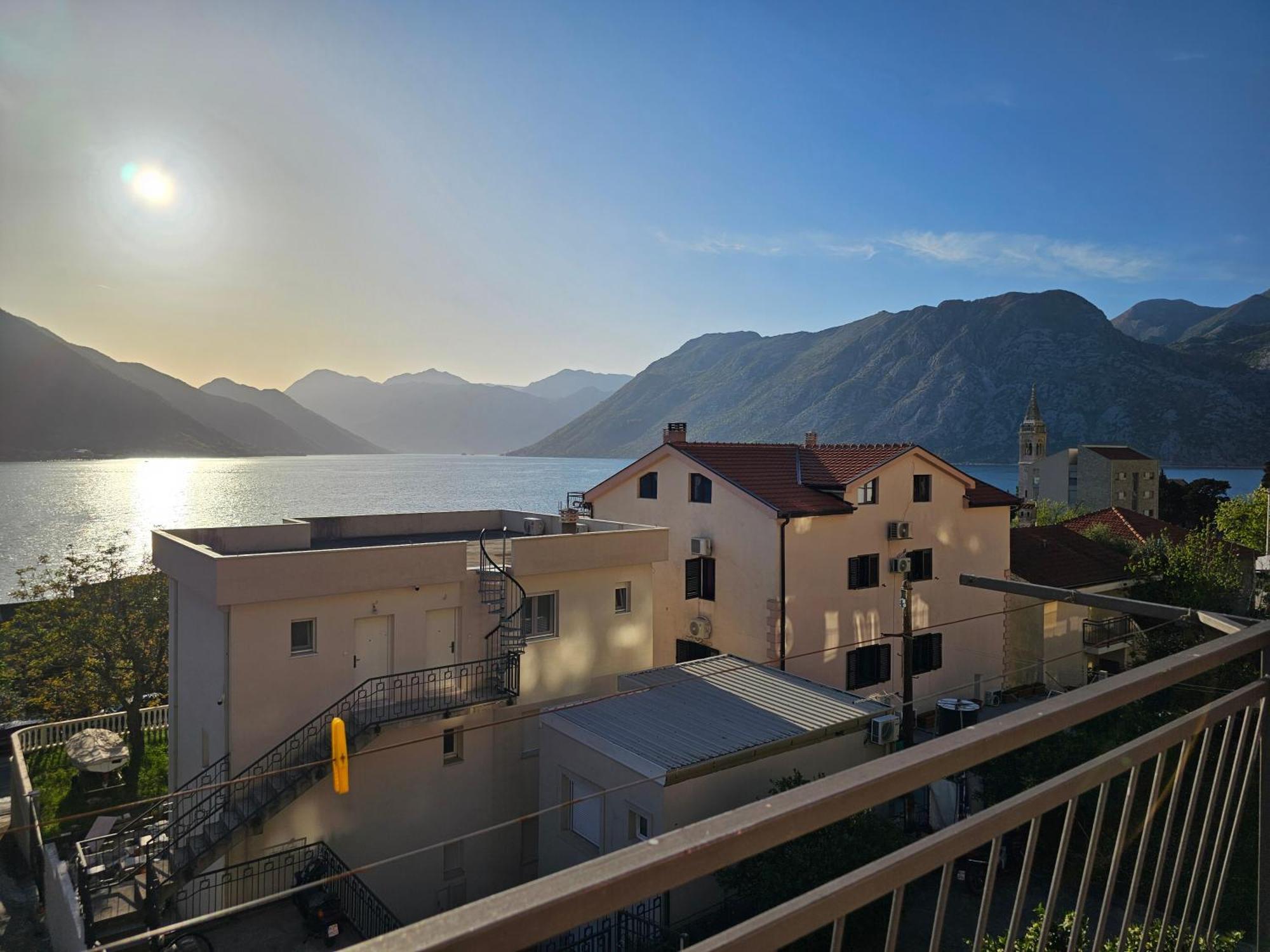 Modern Seaside Escape - Stunning Sea View - Private & Stylish Apartment Kotor Ngoại thất bức ảnh