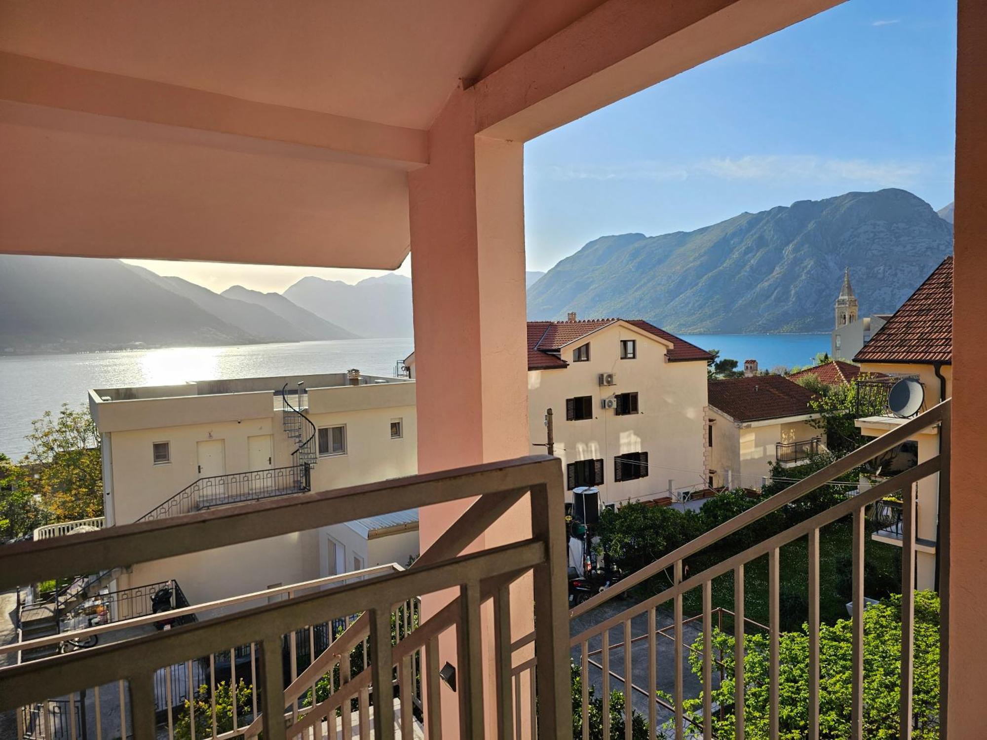 Modern Seaside Escape - Stunning Sea View - Private & Stylish Apartment Kotor Ngoại thất bức ảnh