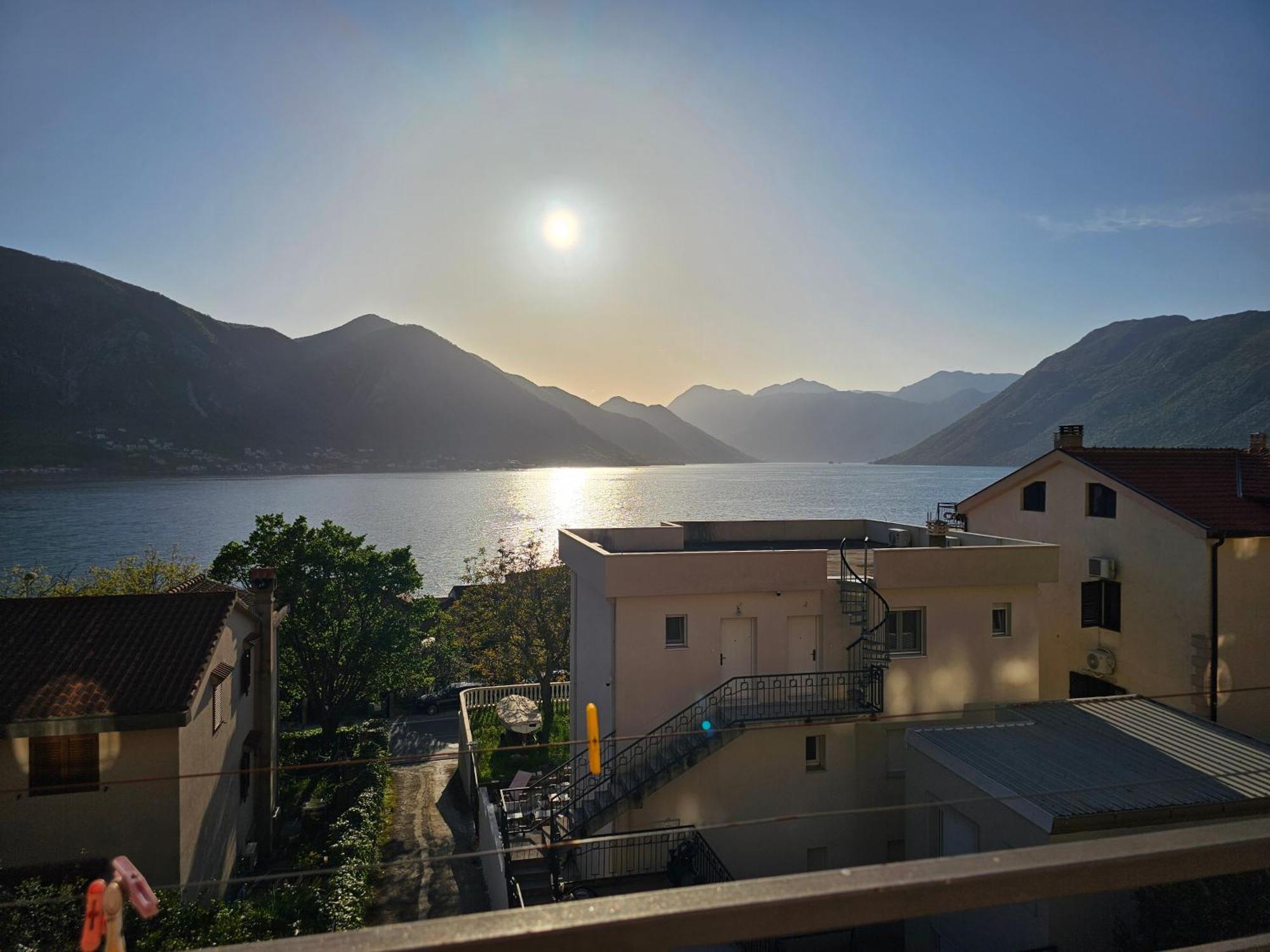 Modern Seaside Escape - Stunning Sea View - Private & Stylish Apartment Kotor Ngoại thất bức ảnh